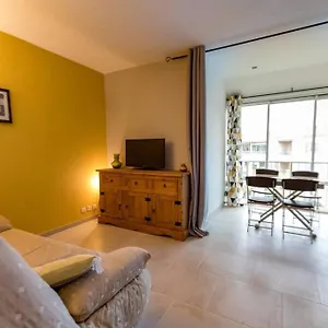 https://beau-studio-pour-4-personnes-a-frejus.fr-provencehotel.com